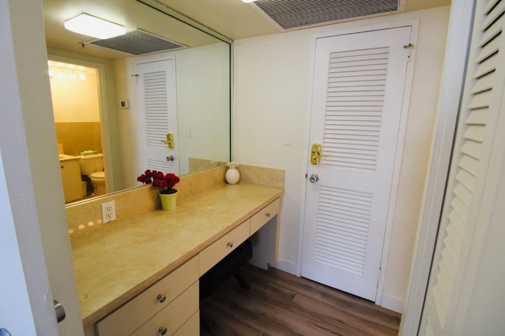 Alexander 511 Beachfront Condo With 2 Pools, Direct Beach Access, Sauna, Tikki Bar Miami Beach Bagian luar foto