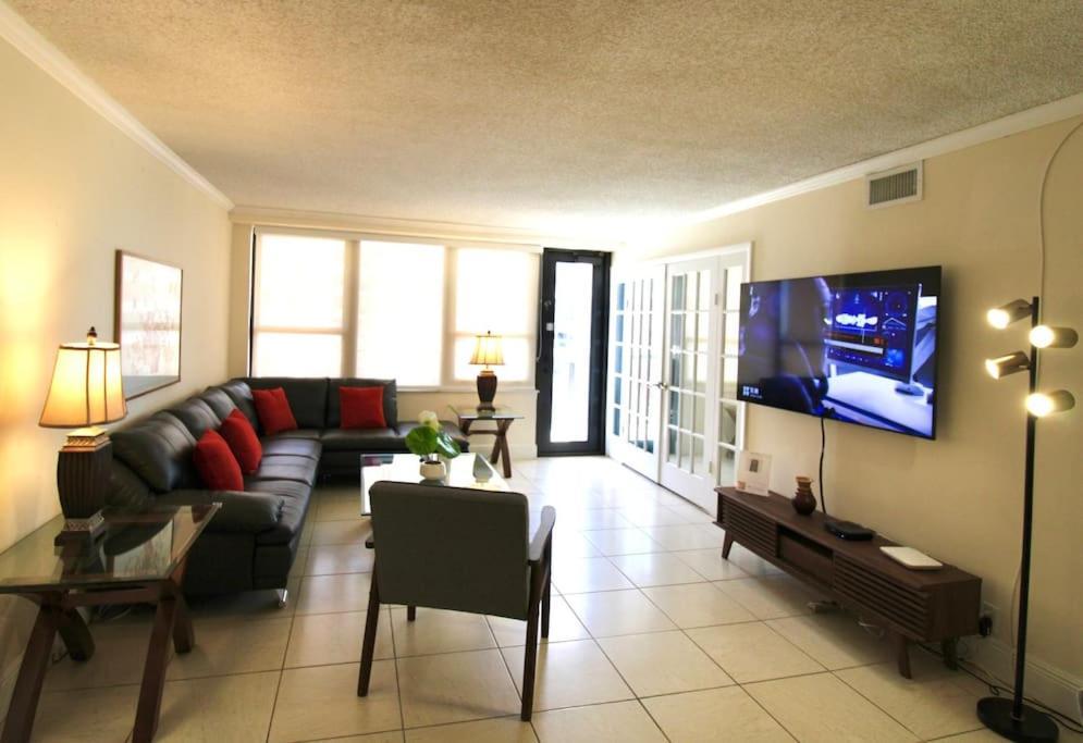 Alexander 511 Beachfront Condo With 2 Pools, Direct Beach Access, Sauna, Tikki Bar Miami Beach Bagian luar foto